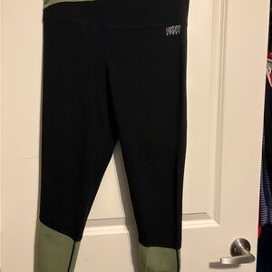 DKNY Leggings in Black and Olive